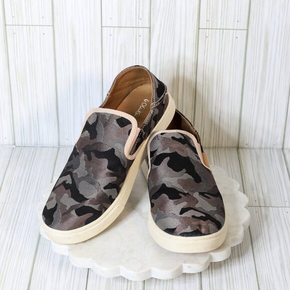 Olu Kai Size 8.5 Pehuea Pa'i camouflage canvas slip on loafer sneaker womens - Picture 1 of 12